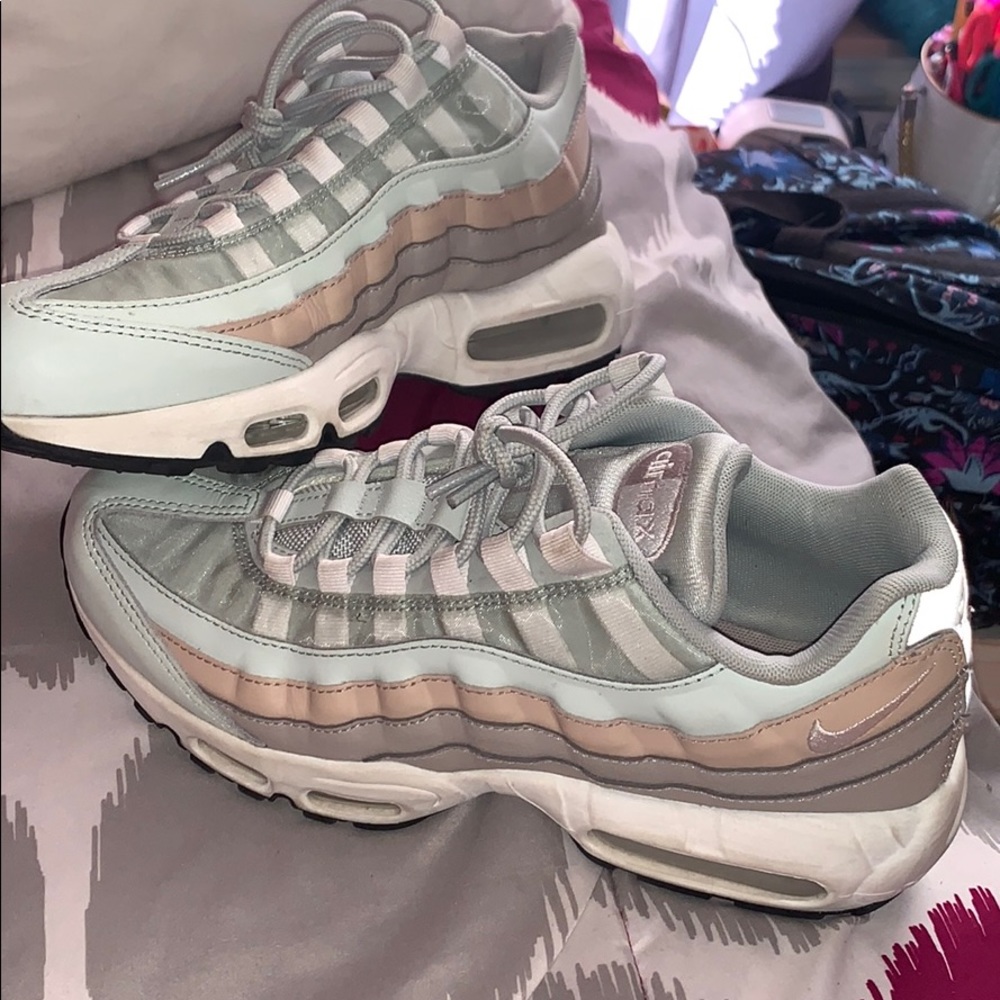 Nike Airmax 95s pink
